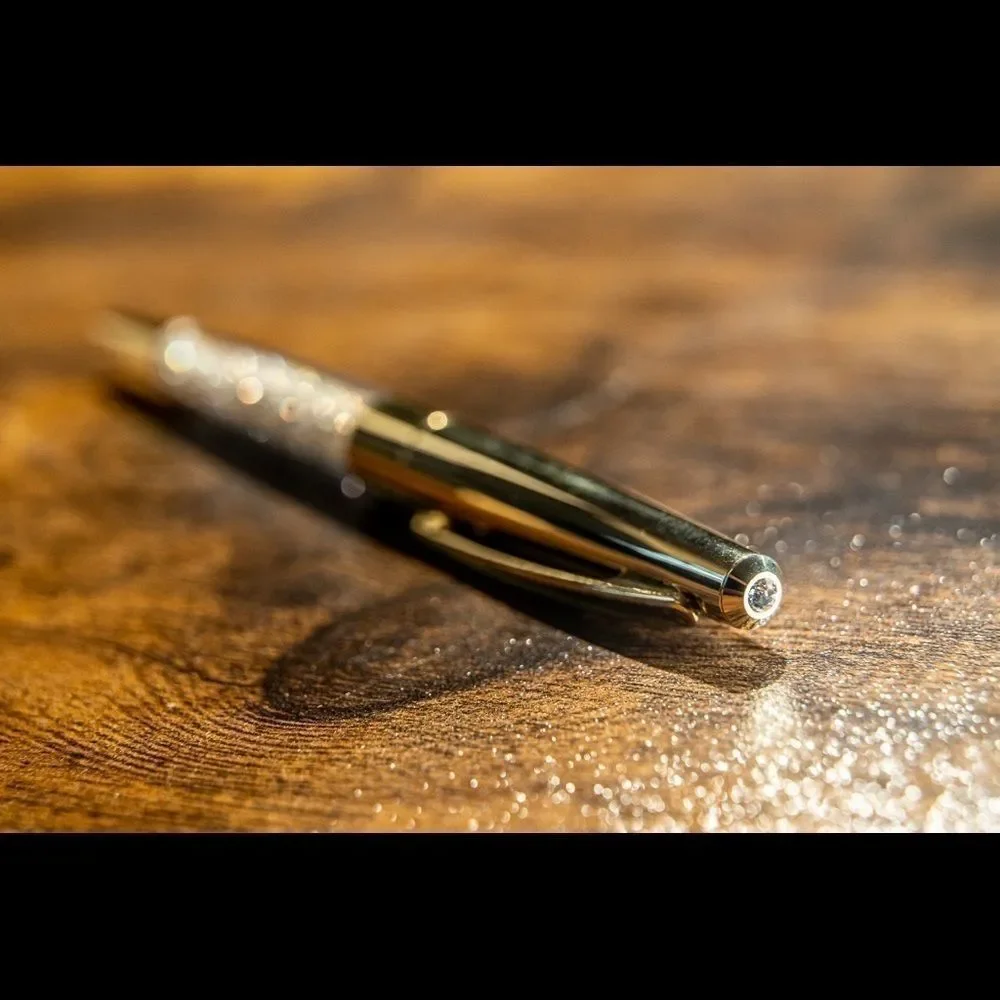 New Collectible Gold Tone Pen with Crystals
